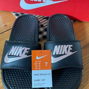 NWT Nike Black and Rose Gold Sandals